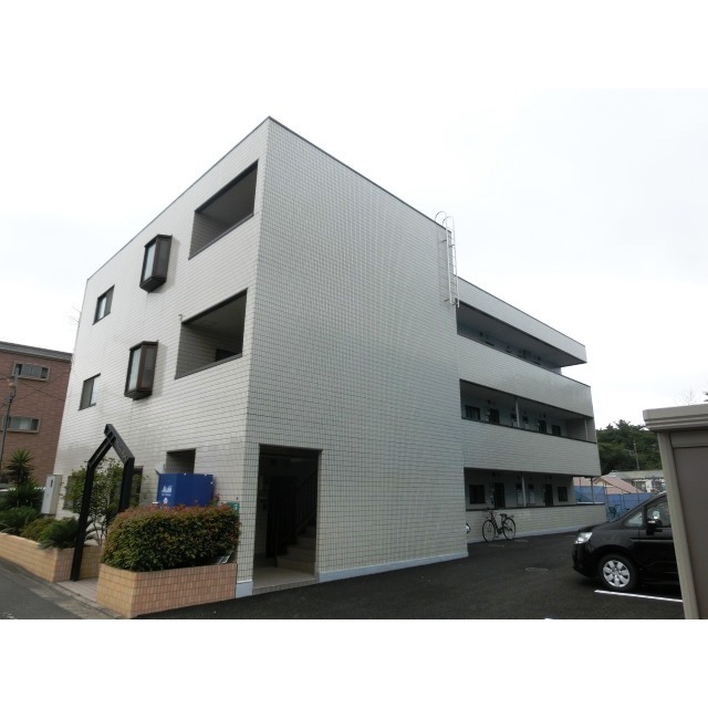 仙川駅よりバス3分 徒歩4分 築36年5ヶ月 3階建の賃貸物件